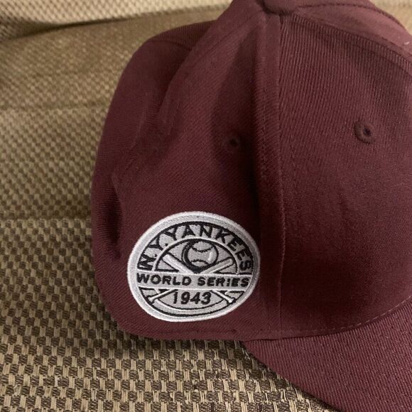 New Era Yankees Cooperstown Collection 1943‎ World Series Maroon Hat - Picture 2 of 3